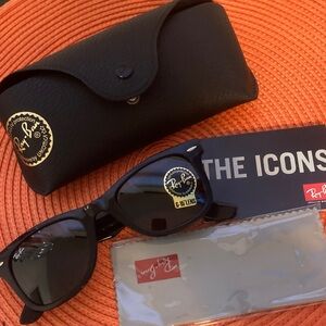 Ray-Ban Black Wayfarer Style Sunglasses with Case
